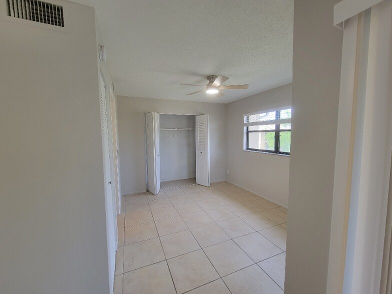 Building Photo - 5303 Summerlin Rd