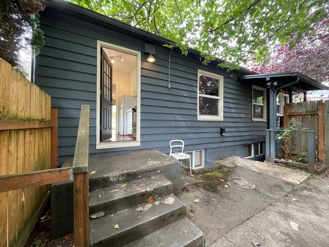 Building Photo - 1238 N Wygant St
