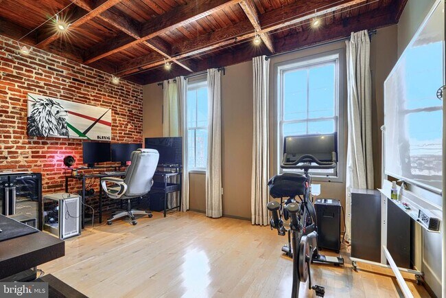 Building Photo - 1301 Hull St