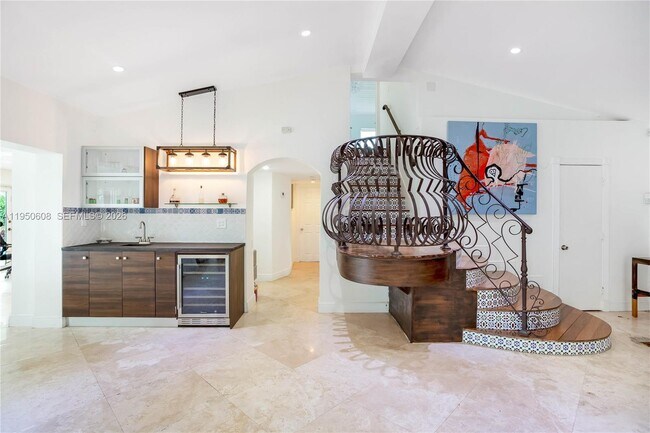 Building Photo - 12515 Palm Rd