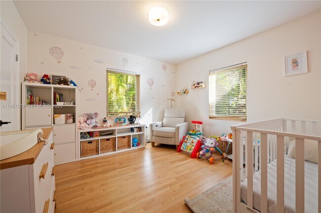 Building Photo - 4420 SW 14th St