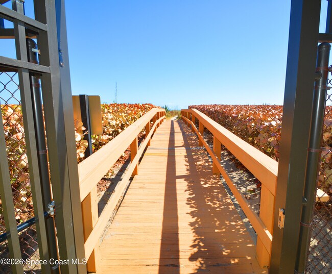 Building Photo - 8500 Ridgewood Ave