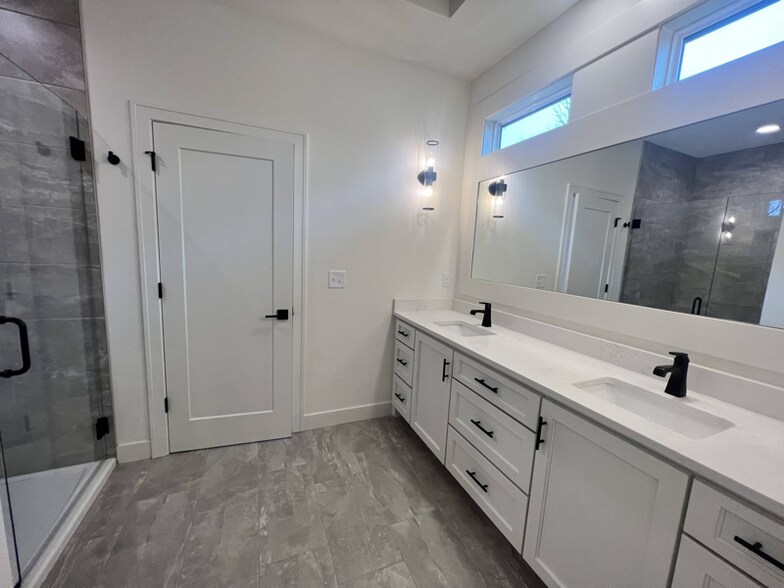 Building Photo - 1517 SW Hedgewood Ln