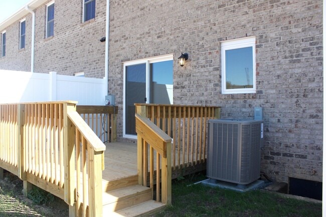 Building Photo - 113 Cedar Point Ln