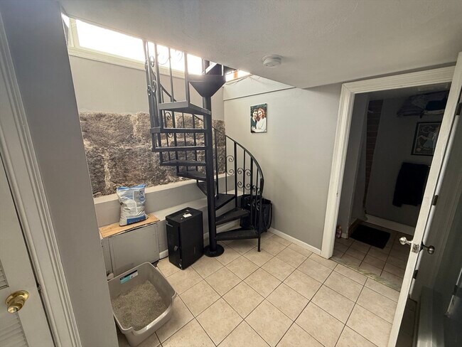 Building Photo - 146 W Fourth St