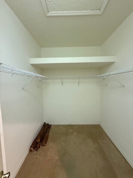 Building Photo - 8208 Villa Grande Ct