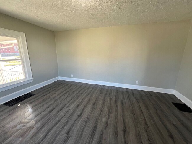 Building Photo - 2107/2105 central ave