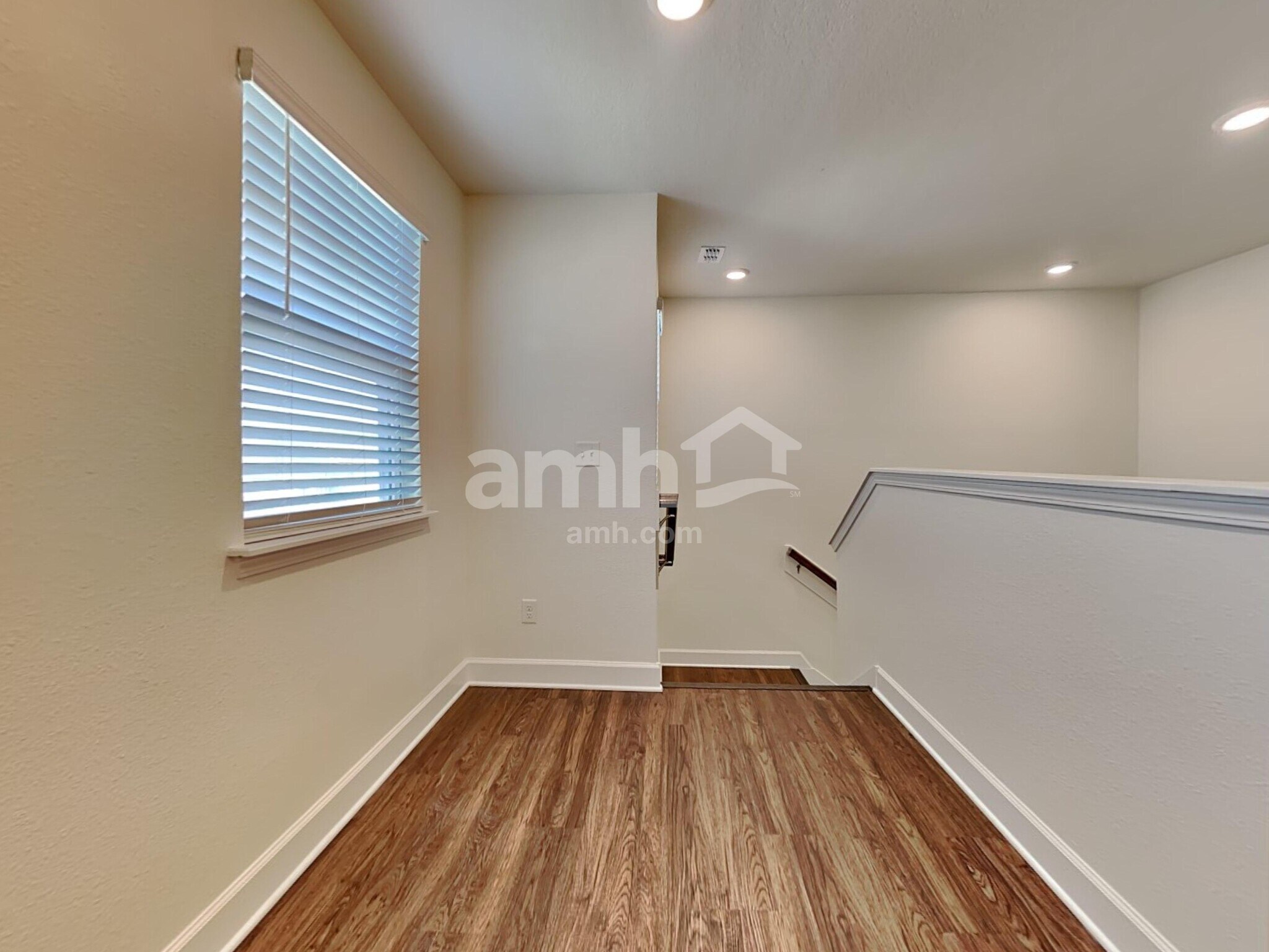 Building Photo - 460 Sandstone Dr