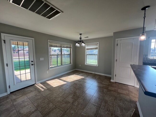 Building Photo - 4 bedroom home in Owens Cross Roads