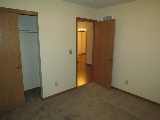 Building Photo - 4284 Nipigon Dr