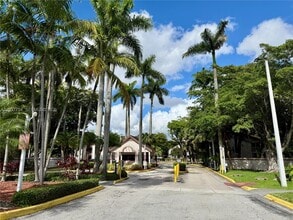 Building Photo - 9435 SW 140th Ct