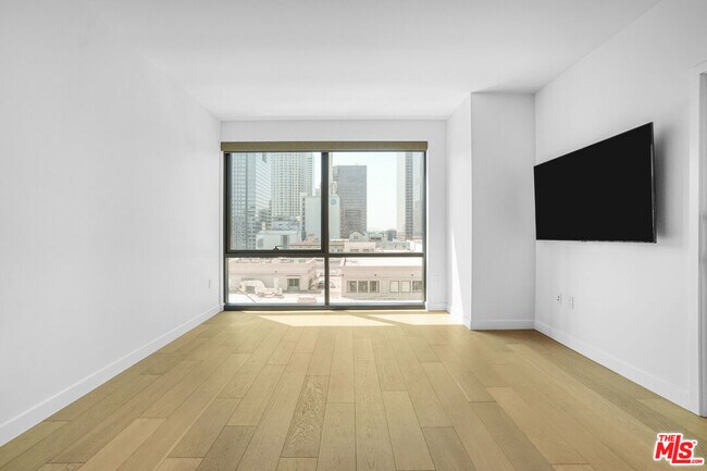 Building Photo - 400 S Broadway