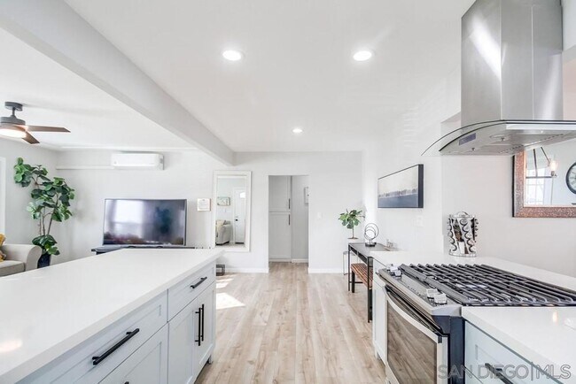 Building Photo - BEAUTIFULLY MAINTAINED AND UPDATED HOME W/JACUZZI, WASHER&DRYER