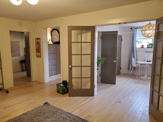 Building Photo - Laurel220 (KC-JF)