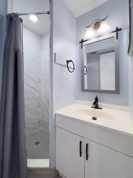 Building Photo - 902 NE 34th St