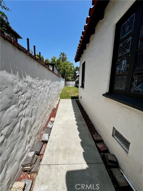Building Photo - 484 W 25th St