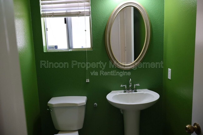 Building Photo - 225 Cinnamon Oak Ave