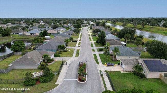 Building Photo - 1936 Gloria Cir