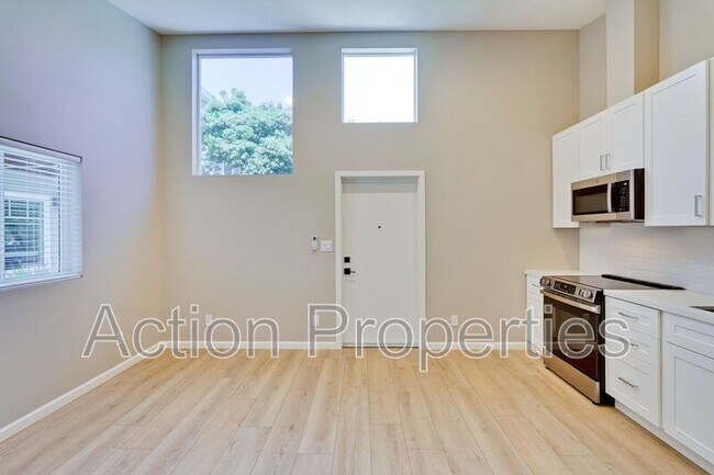 Building Photo - 370 Camille Ct