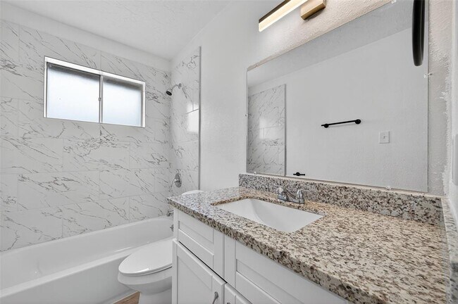 Building Photo - 7635 Dawnridge Dr