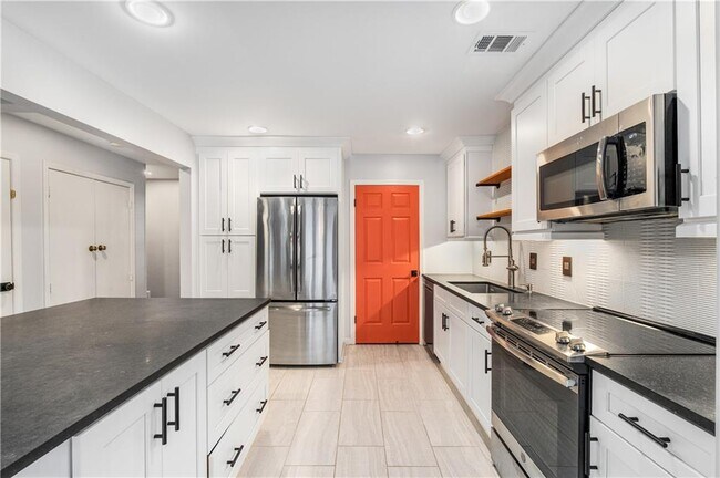 Building Photo - 2751 Farmstead Rd