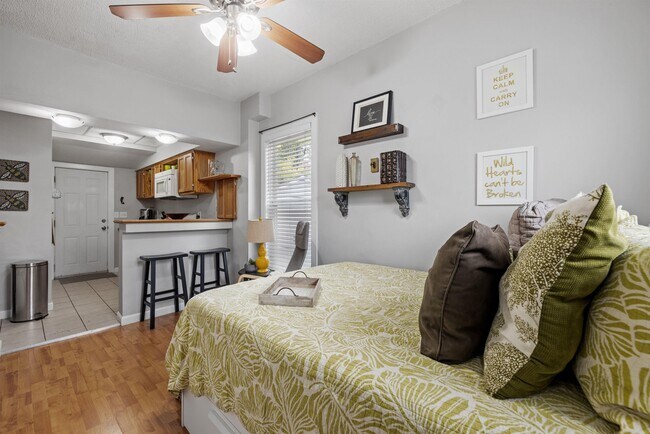 Building Photo - 792 Grove St