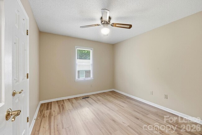Building Photo - 6299 Spring Ct Ln