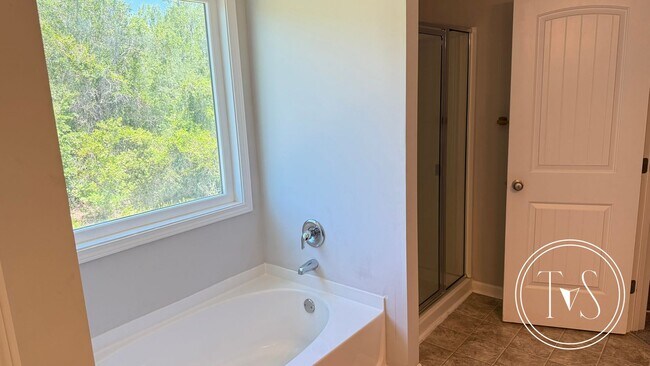 Building Photo - SPRING MOVE-IN SPECIAL and RATE DROP ALERT...