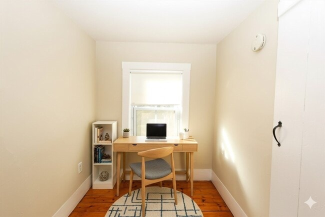 Building Photo - 354 Pond St