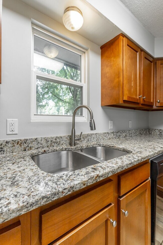 Building Photo - 6874 Beulah Dr