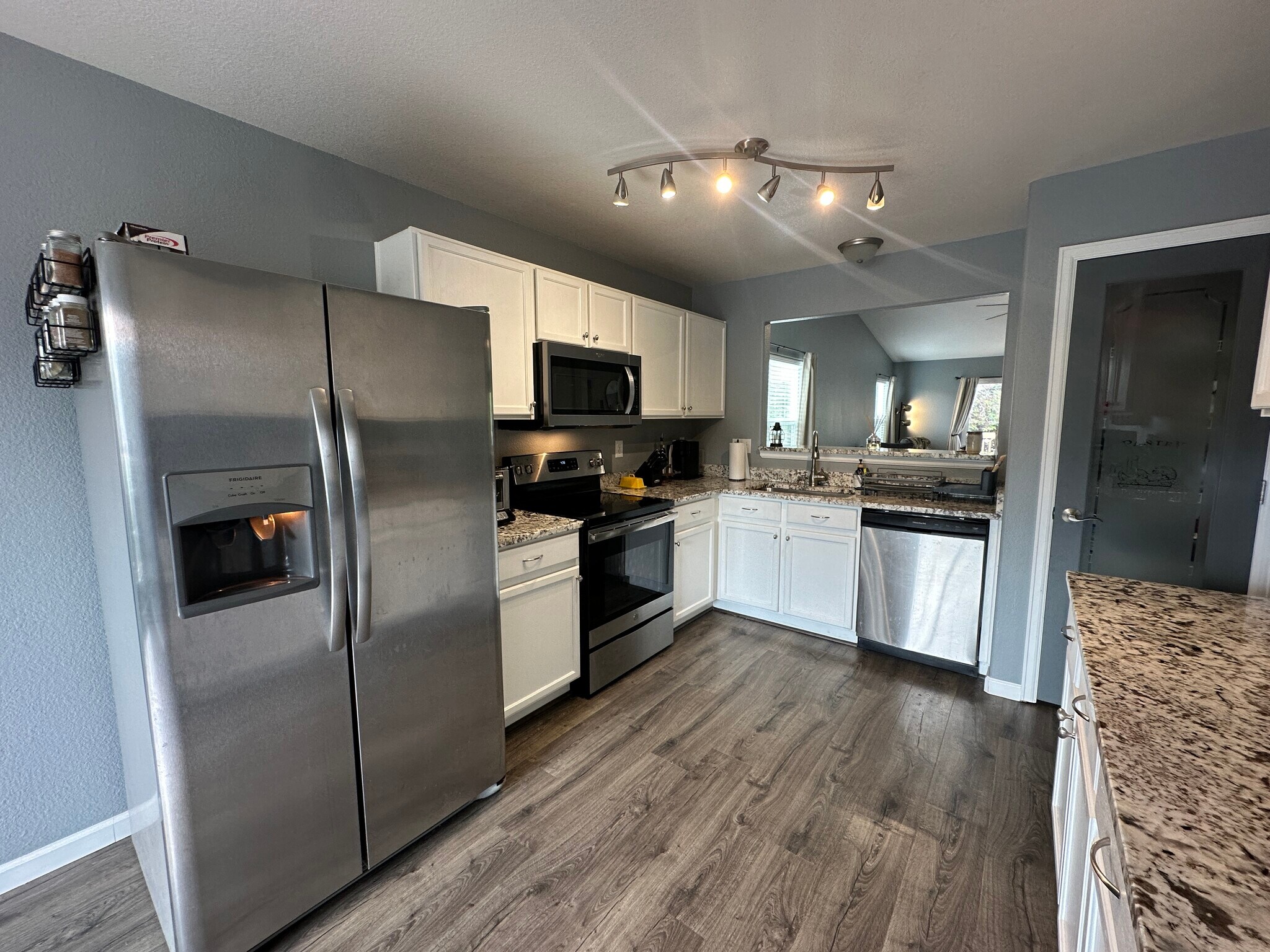 Building Photo - 8211 Oakton Ct
