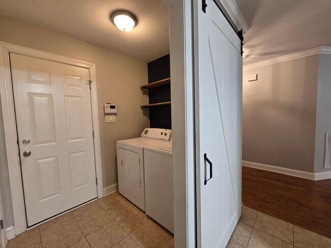 Building Photo - 641 Orchard Falls Dr