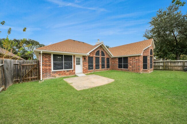 Building Photo - 16243 April Ridge Dr