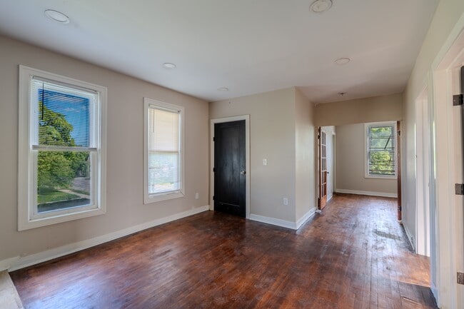 Building Photo - 908 W Hadley St