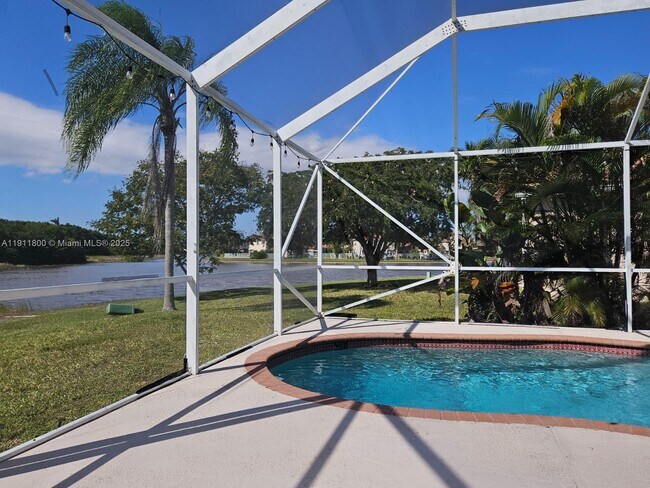 Building Photo - 900 Savannah Falls Dr