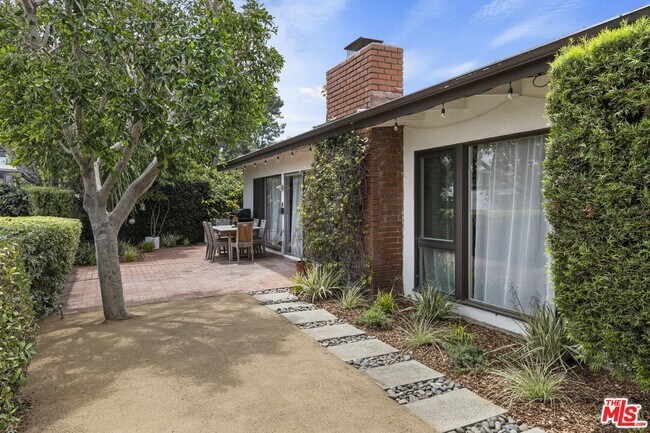 Building Photo - 3582 Verdugo Vista Terrace