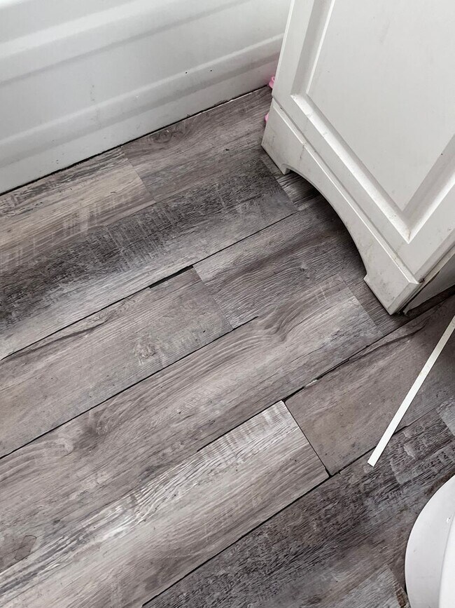 Building Photo - 12706 Iowa Ave