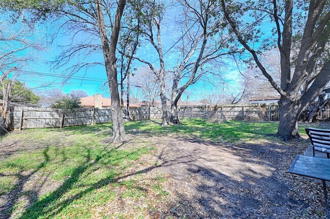 Building Photo - 7505 Deaver Dr