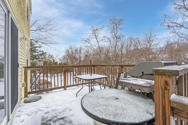 Building Photo - 74 Linwood St