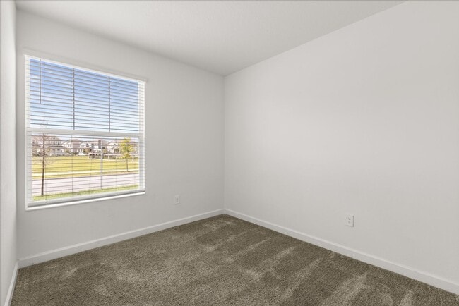 Building Photo - Spacious 5-Bedroom Solar Home for Rent in ...