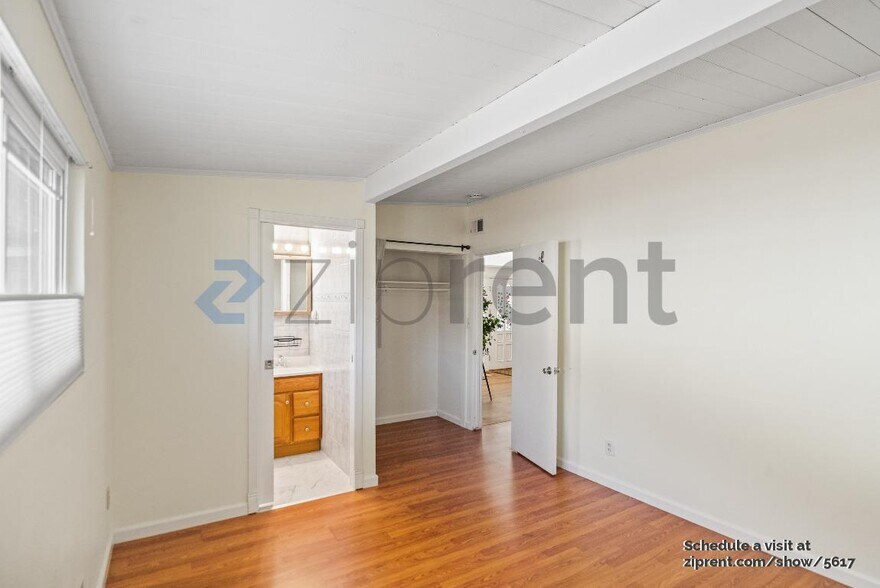 Building Photo - 921 Lakebird Dr