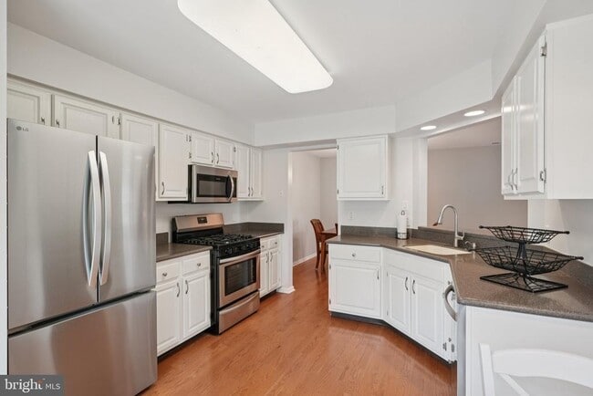 Building Photo - 505 Oliphant Ln