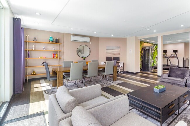 Building Photo - 4 York Ave