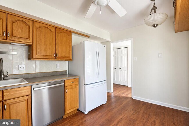 Building Photo - 6049 Forrest Hollow Ln