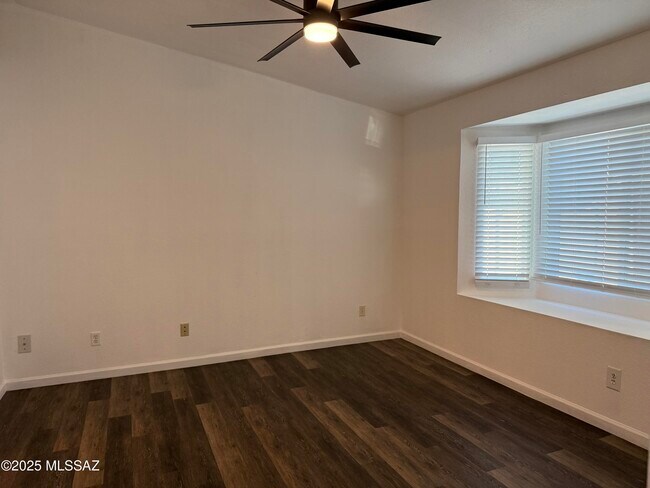 Building Photo - 2560 W Tenbrook Way