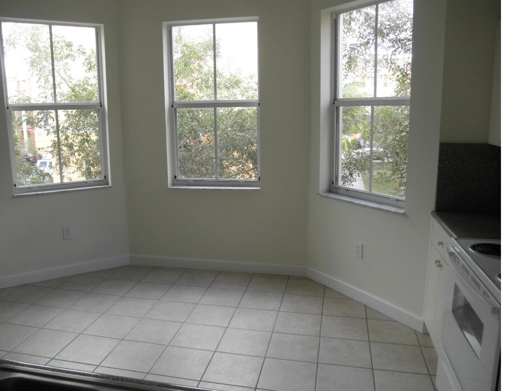 Building Photo - 2906 Shoma Dr