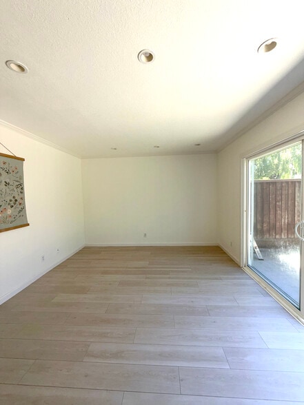 Building Photo - 716 Nina Ln