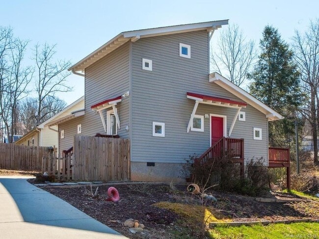 Building Photo - Modern Asheville Rental