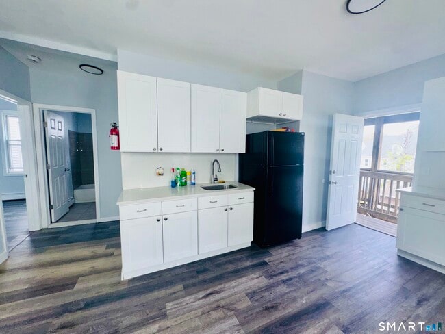 Building Photo - 898 Hancock Ave