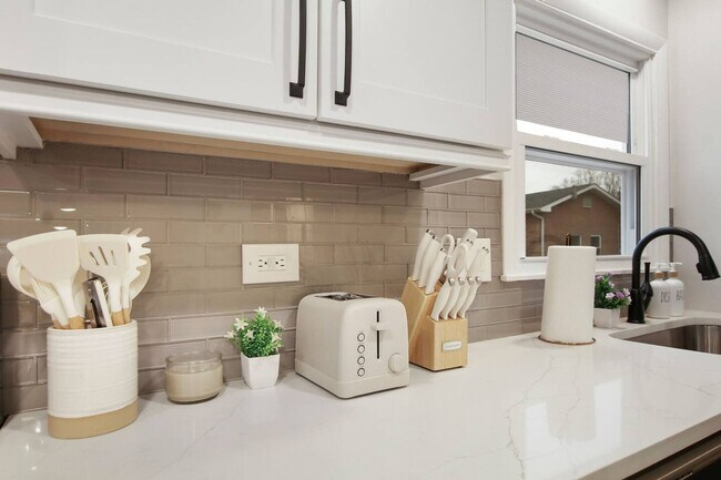 Building Photo - 1104 Elizabeth St